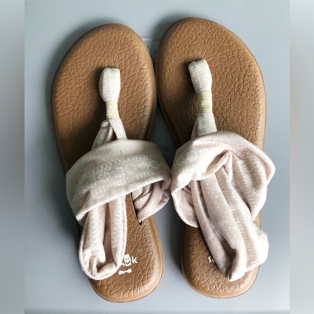 Sanuk Sandals Size 8 brown